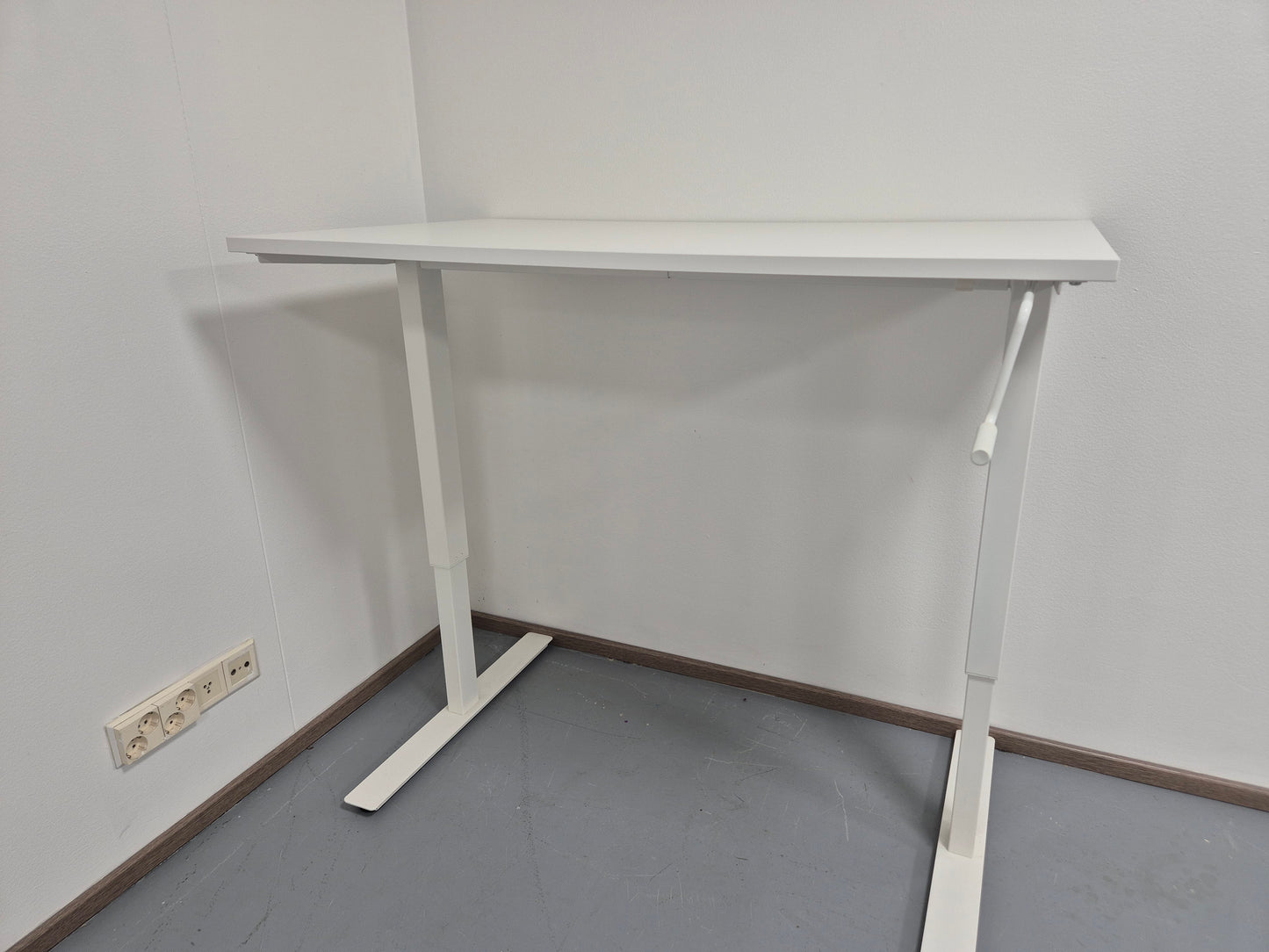 Ikea Skarsta säädettävä työpöytä