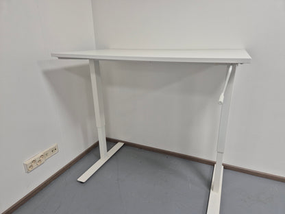 Ikea Skarsta säädettävä työpöytä