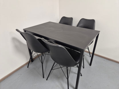 Ruokapöytä ja 4 Tuolia