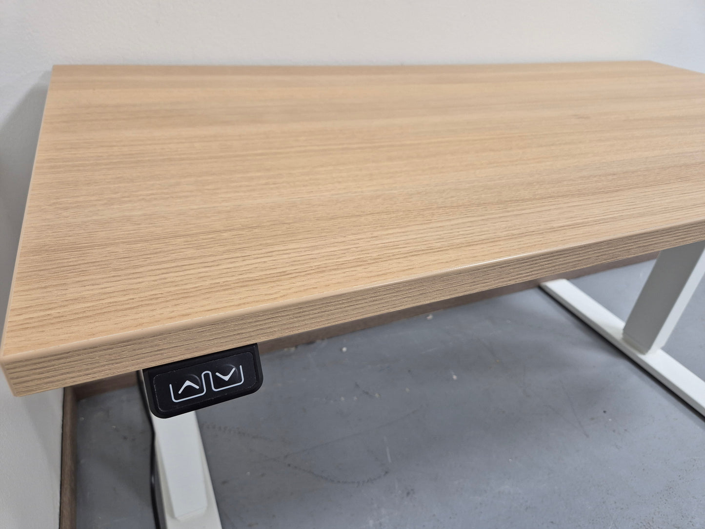 Elfen Ergodesk Basic II -sähköpöytä, 120 x 60 cm