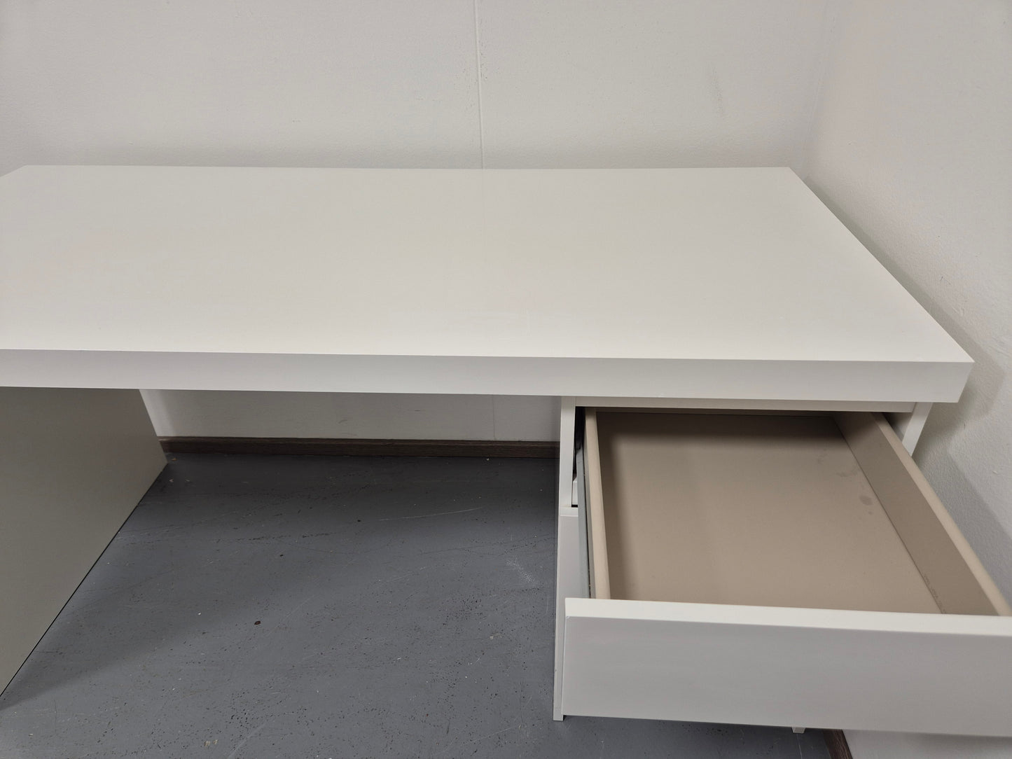 Ikea Malm Työpöytä