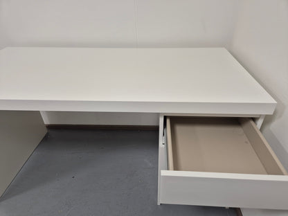 Ikea Malm Työpöytä