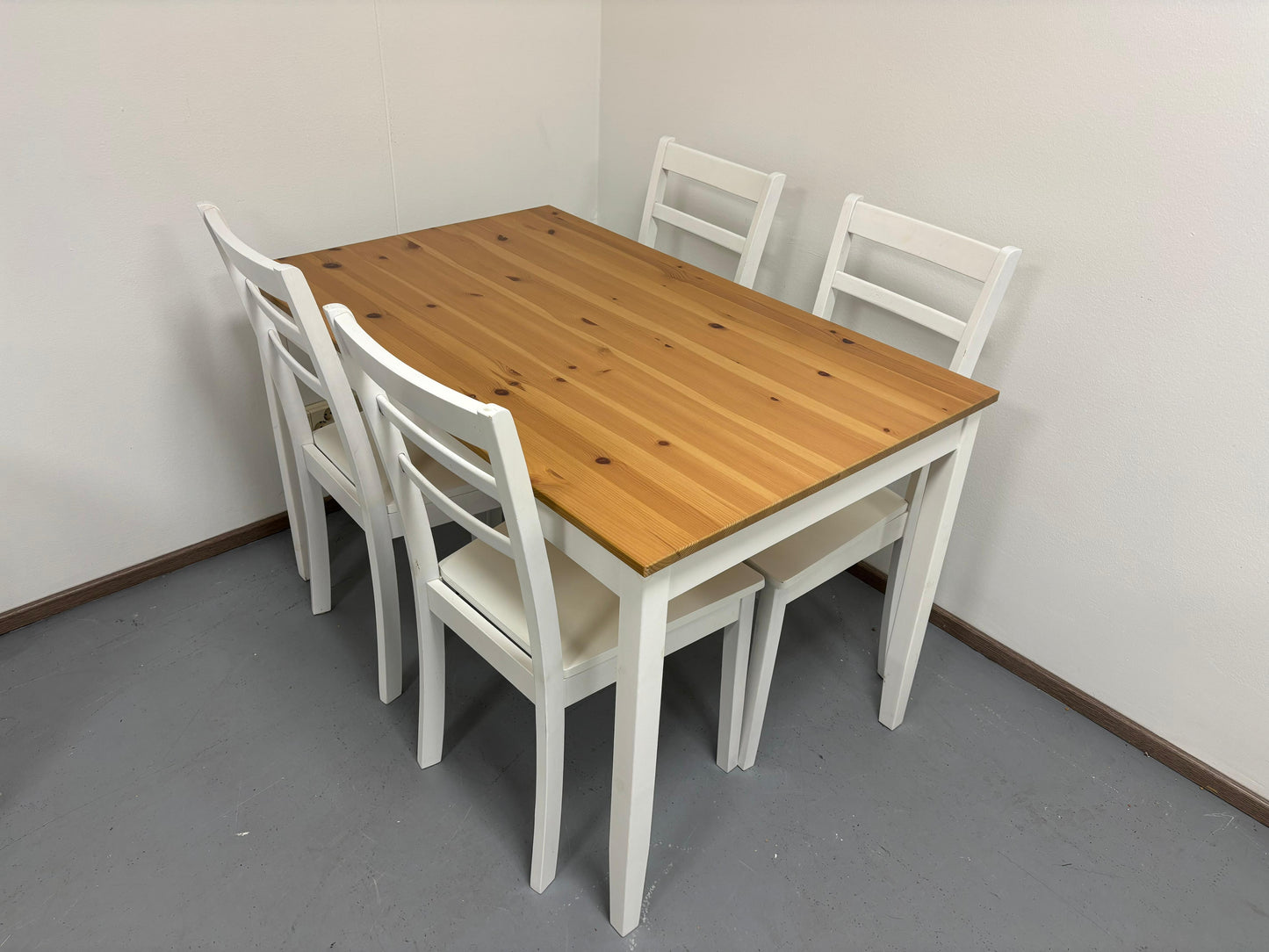 Ikea Lerhamn Ruokapöytä ja 4 Tuolia