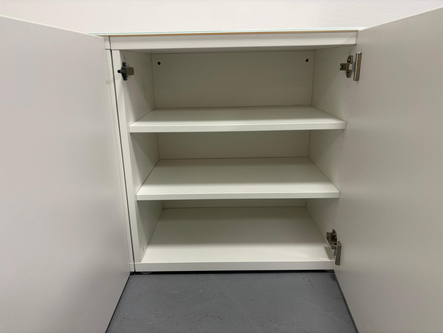 Ikea BESTÅ Seinäkaappi