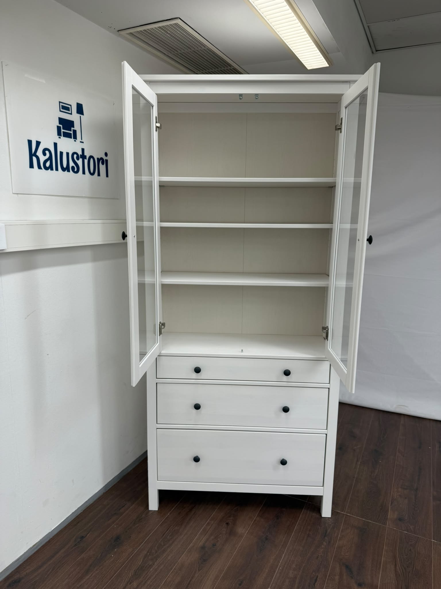 Ikea HEMNES Vitriinikaappi valkoiseksi petsattu Kalustori