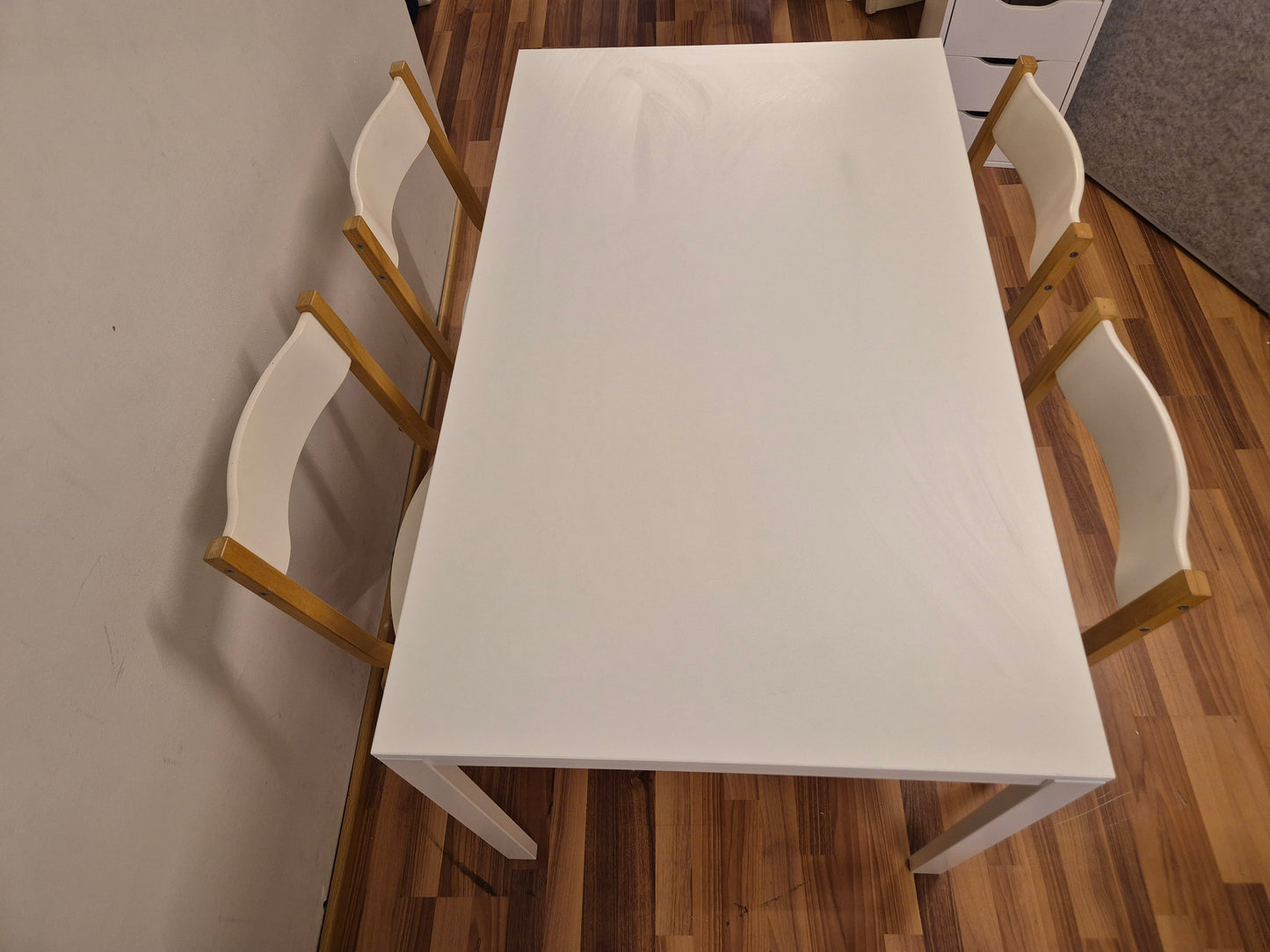 Ikea Melltorp Ruokapöytä ja 4 Tuolia
