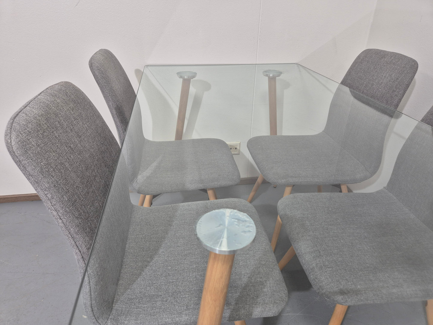 Ruokapöytä ja 4 Tuolia