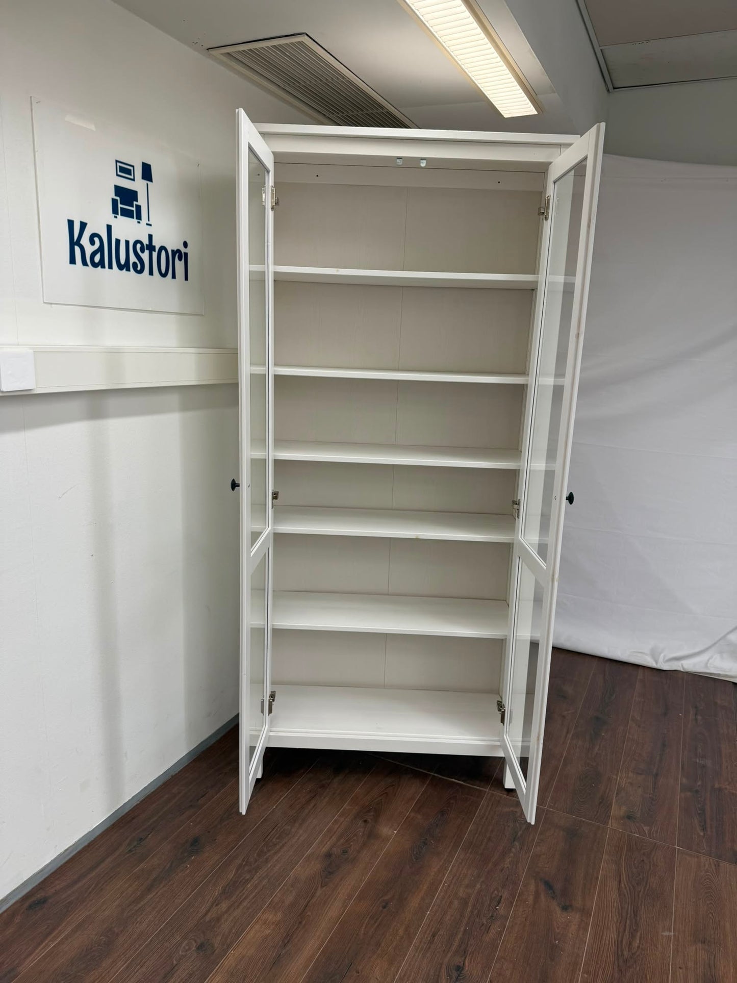 Ikea HEMNES Vitriinikaappi, 3 laatikkoa, valkoiseksi petsattu Kalustori