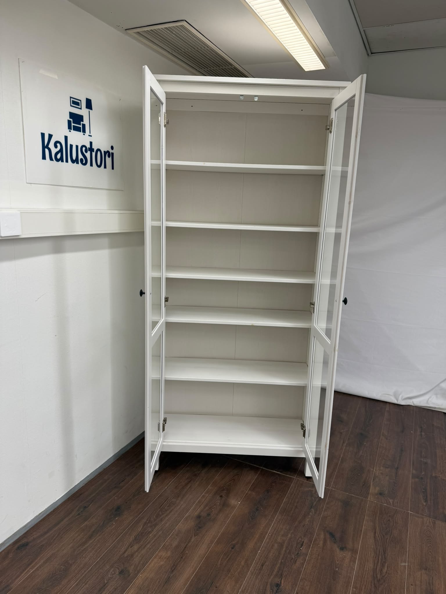 Ikea HEMNES Vitriinikaappi, 3 laatikkoa, valkoiseksi petsattu Kalustori