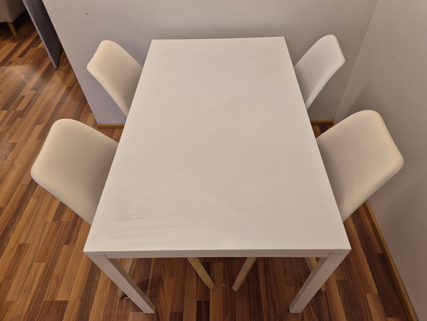 Ikea Meltrop Ruokapöytä ja 4 Tuolia