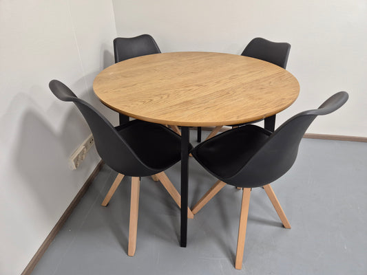 Jysk Jegind Ruokapöytä ja 4 Tuolia