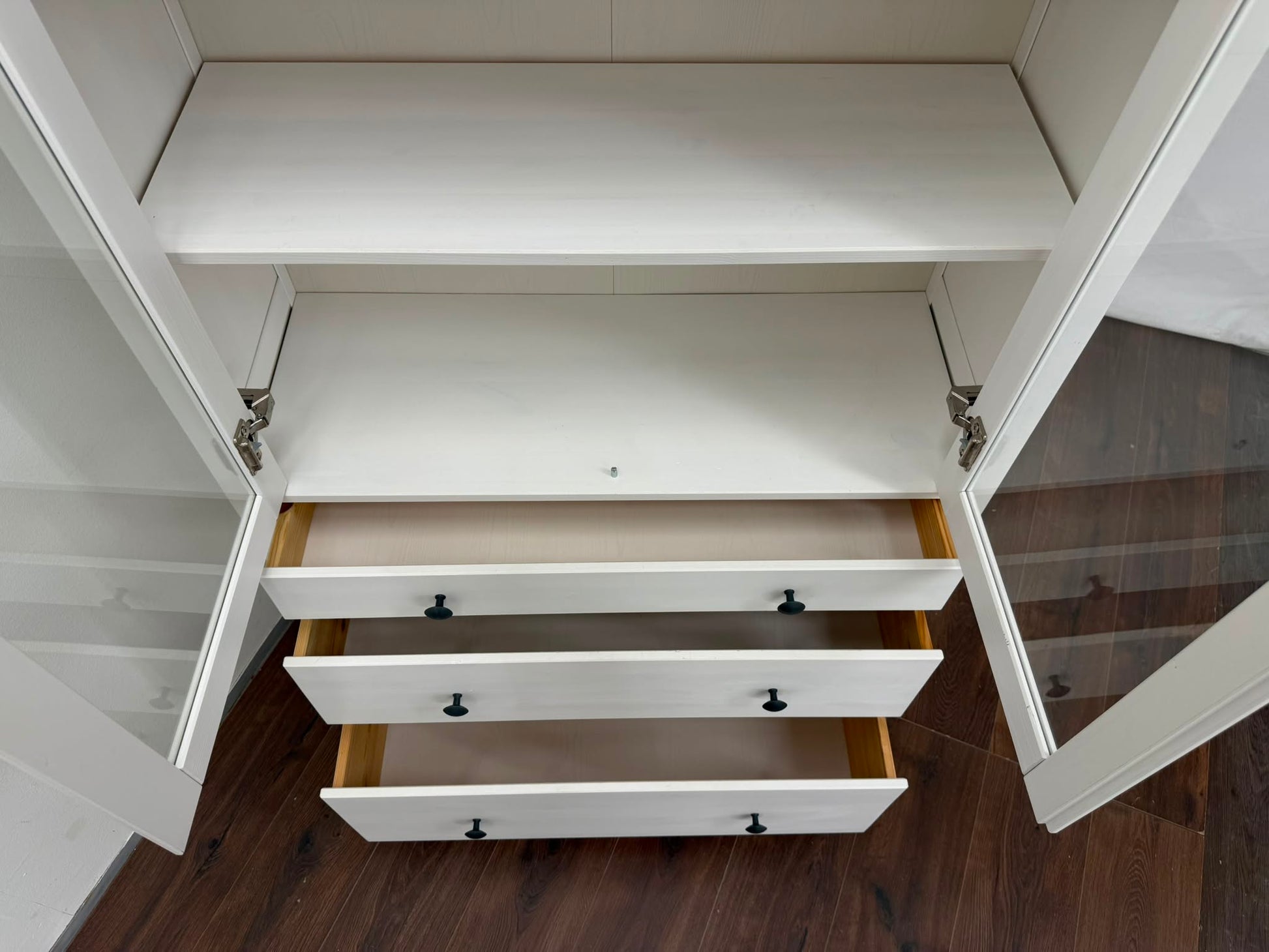 Ikea HEMNES Vitriinikaappi valkoiseksi petsattu Kalustori