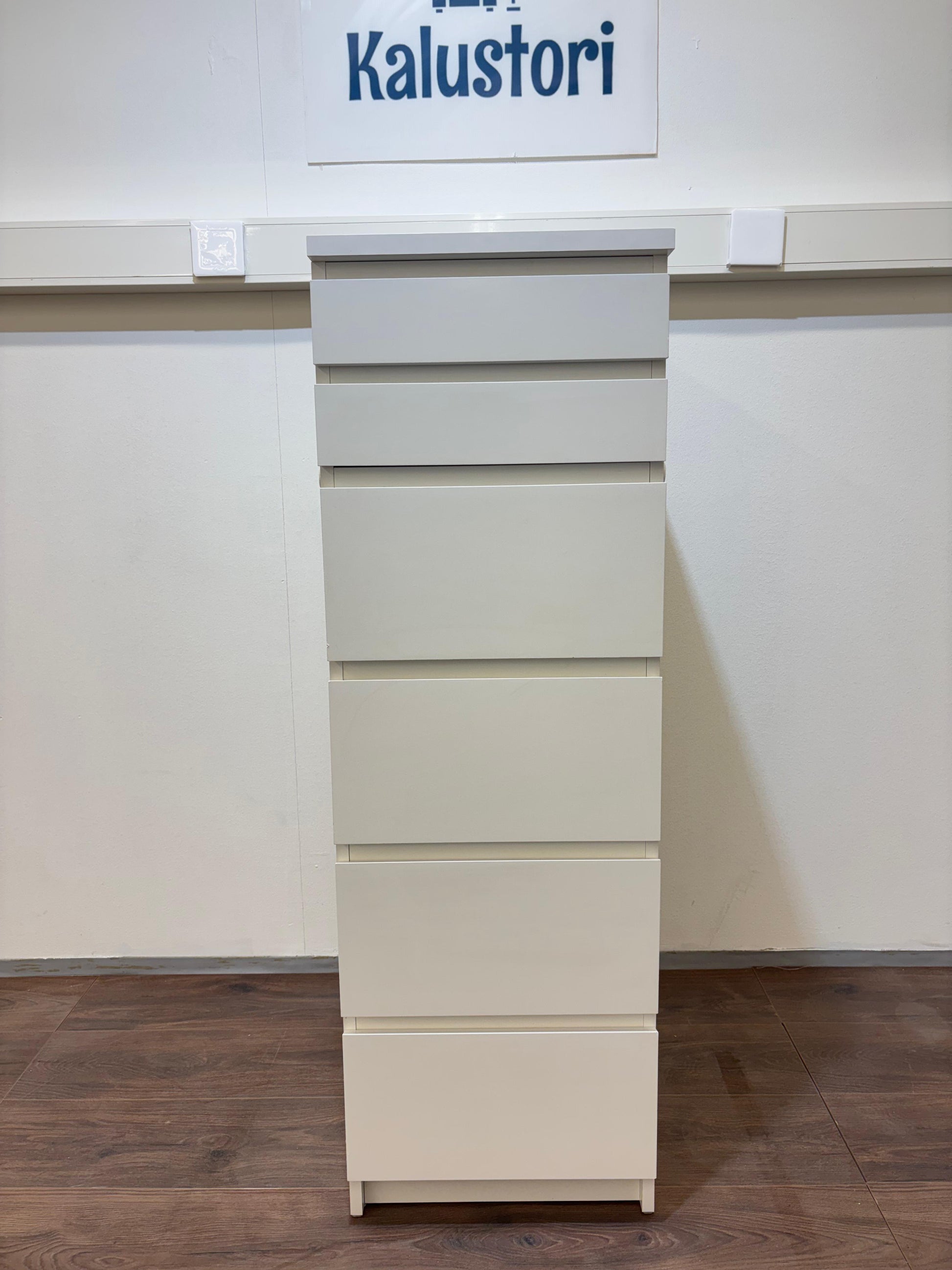 IKEA MALM Lipasto Peilillä Kalustori
