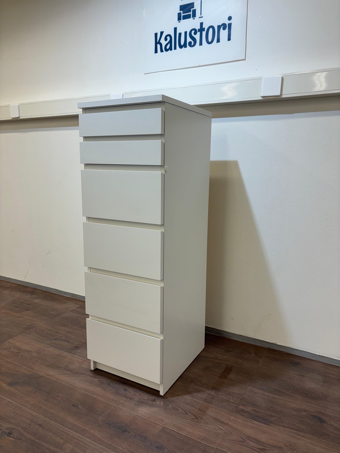 IKEA MALM Lipasto Peilillä Kalustori