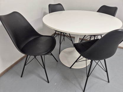 Ikea Docksta Ruokapöytä ja 4 Tuolia