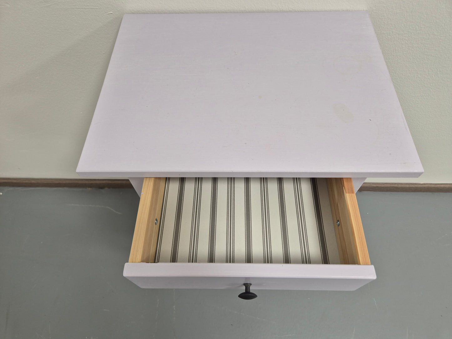 Ikea Hemnes Yöpöytä