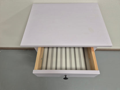 Ikea Hemnes Yöpöytä