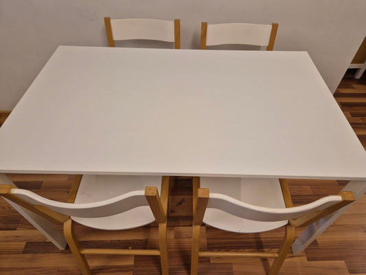 Ikea Melltorp Ruokapöytä ja 4 Tuolia