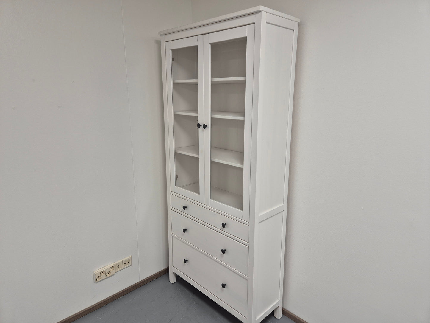 Ikea Hemnes Vitriinikaappi