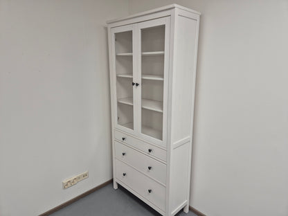 Ikea Hemnes Vitriinikaappi