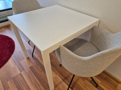 Ikea  Melltrop  Ruokapöytä  ja  2 Pyörivä  Tuolia