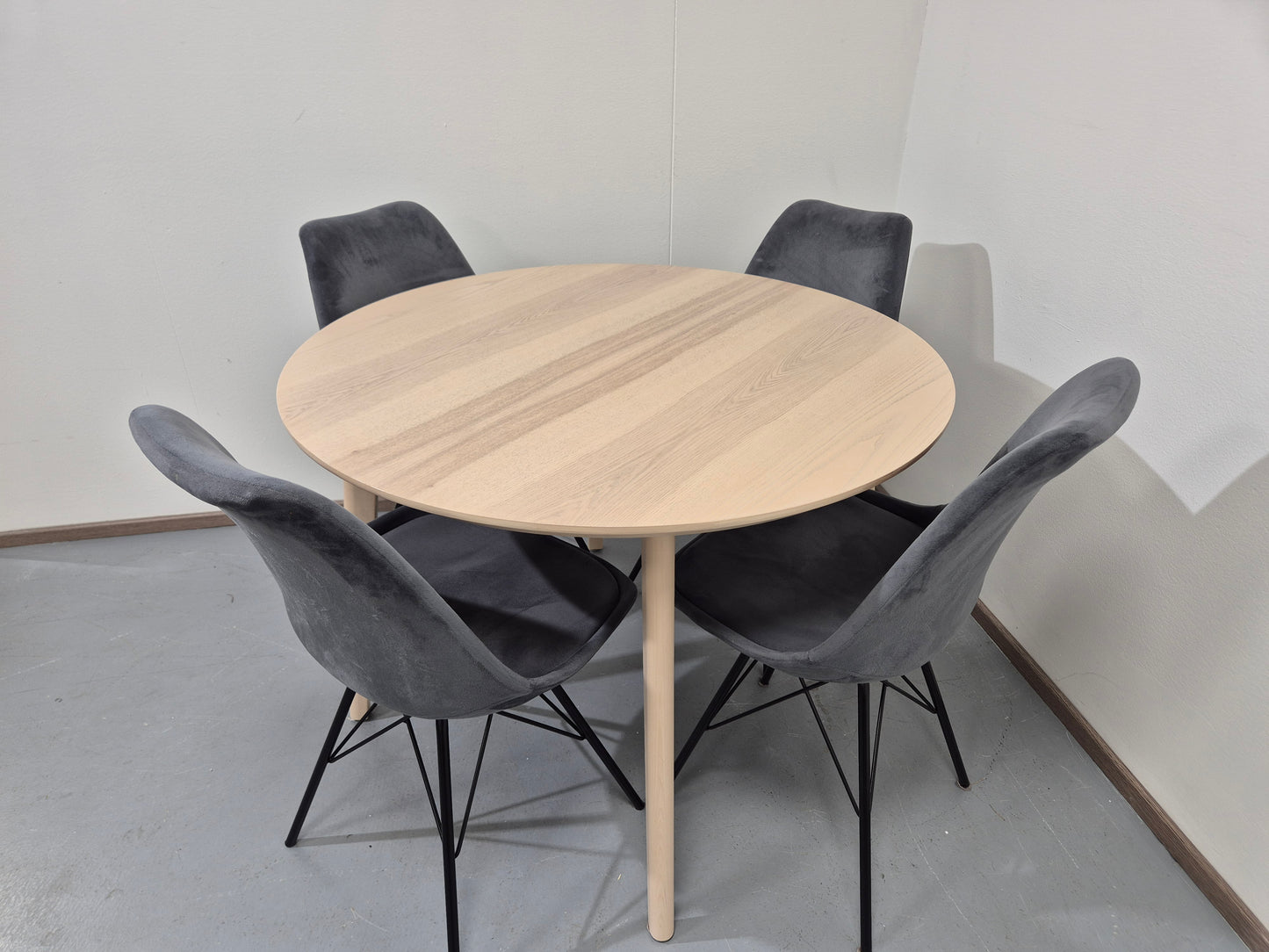 Ikea LISABO Ruokapöytä ja 4 tuolia