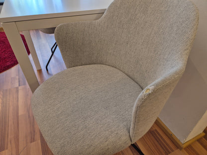 Ikea  Melltrop  Ruokapöytä  ja  2 Pyörivä  Tuolia