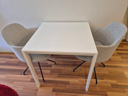 Ikea  Melltrop  Ruokapöytä  ja  2 Pyörivä  Tuolia