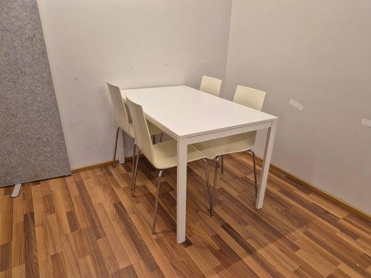 Ikea Melltorp Ruokapöytä ja 4 Tuolia
