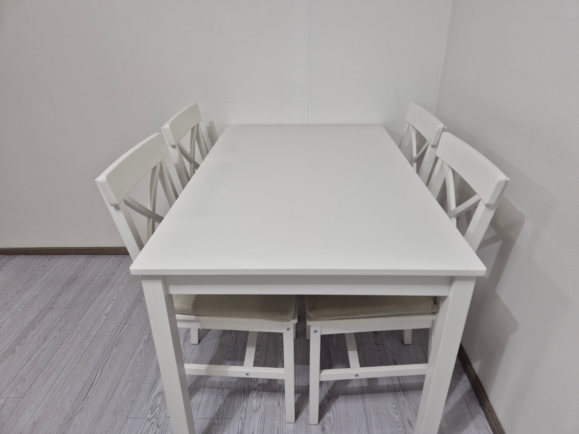 Jysk Ruokapöytä ja 4 Tuolia Kalustori