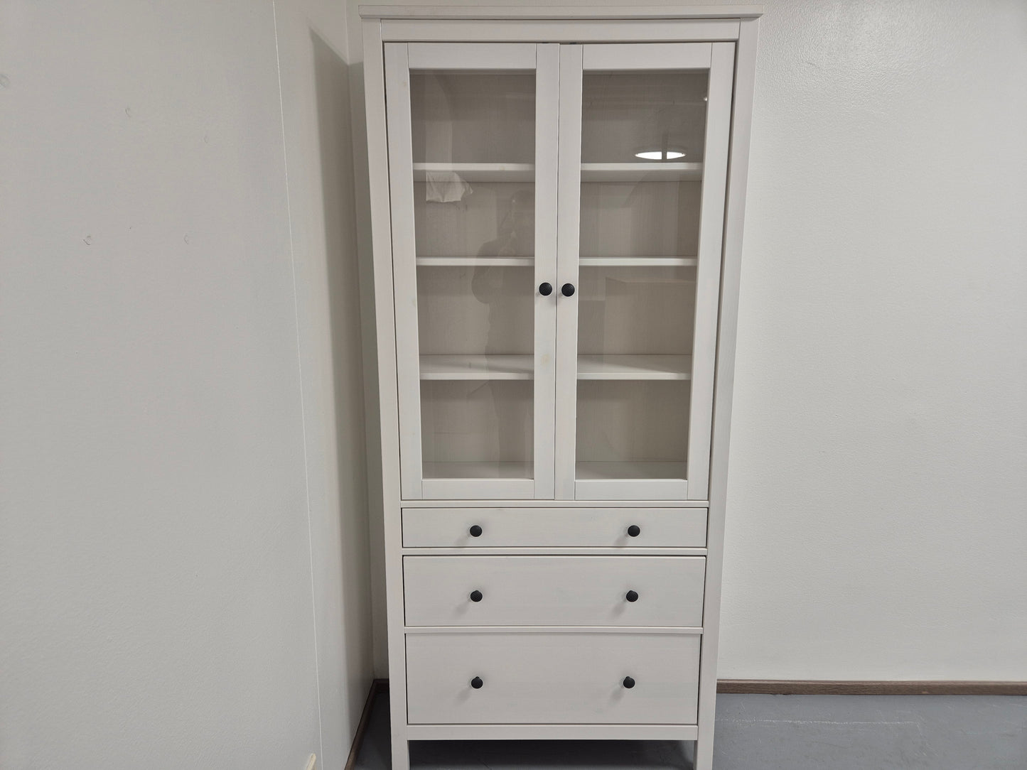 Ikea Hemnes Vitriinikaappi