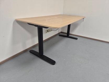 Ikea Bekant Sähköpöytä