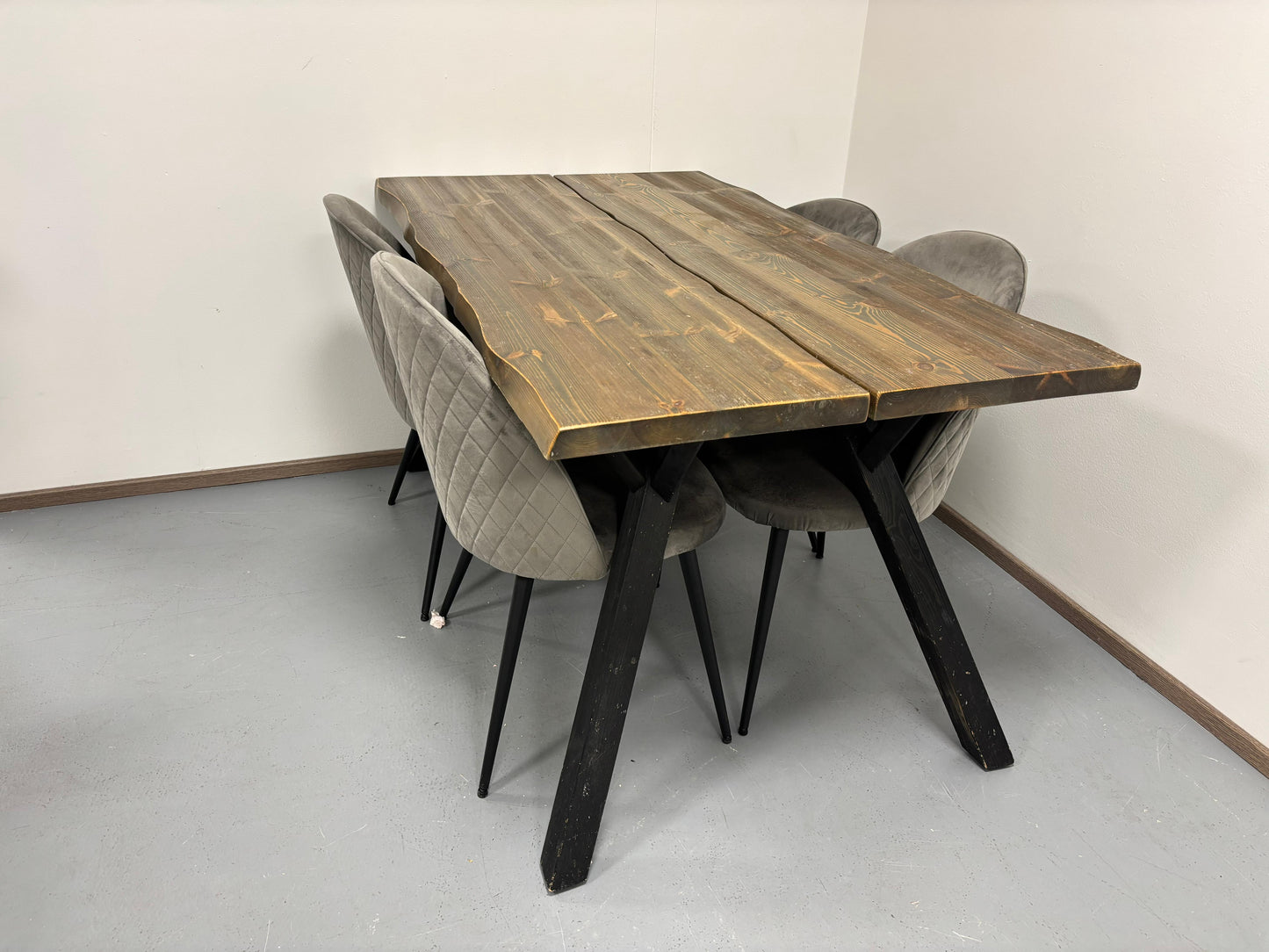 Veke Ruokapöytä ja 4 Tuolia