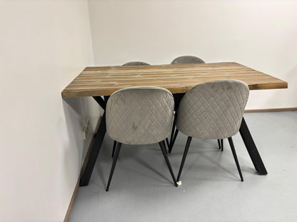 Veke Ruokapöytä ja 4 Tuolia