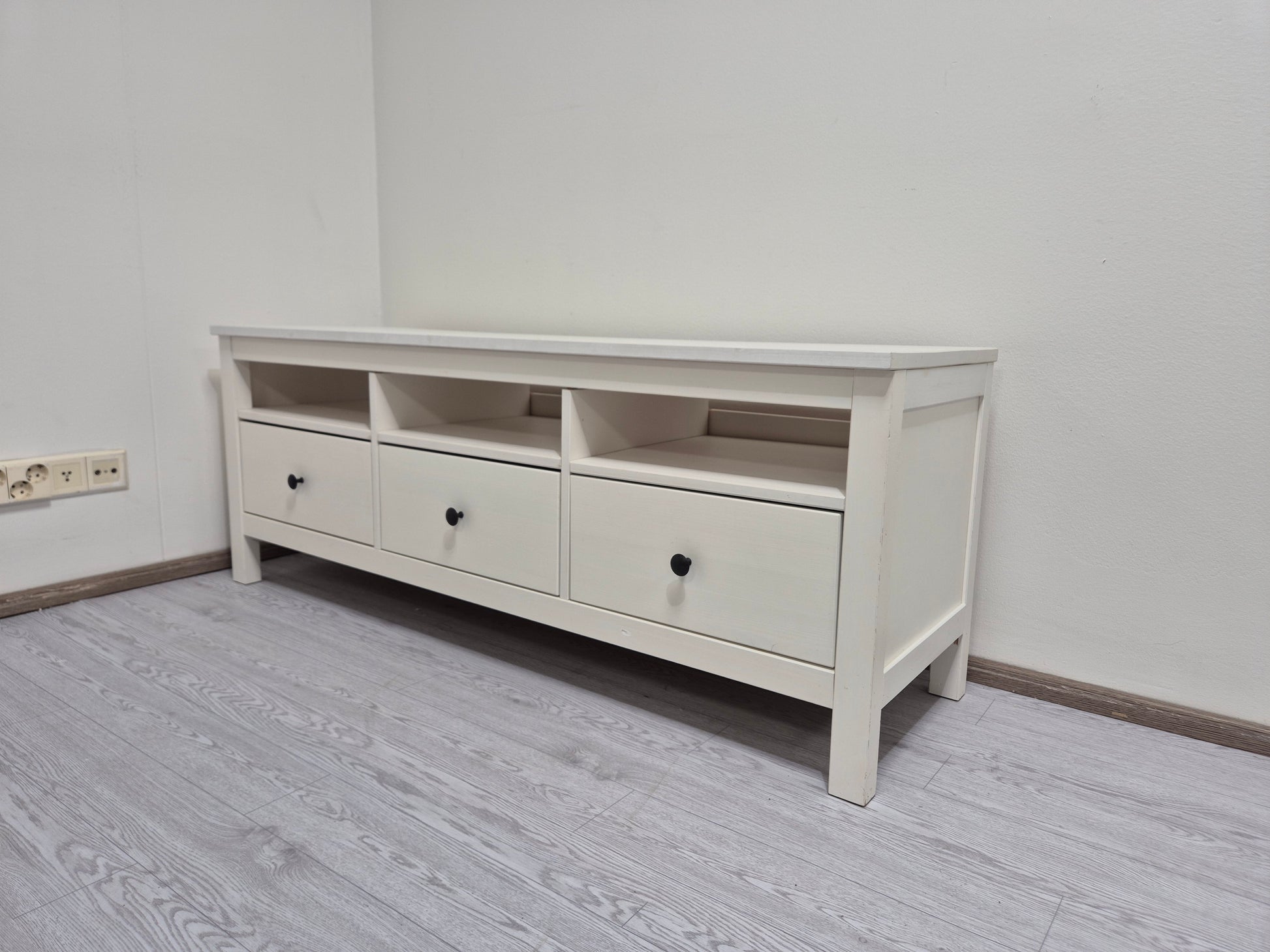 Ikea HEMNES Tv-taso Kalustori