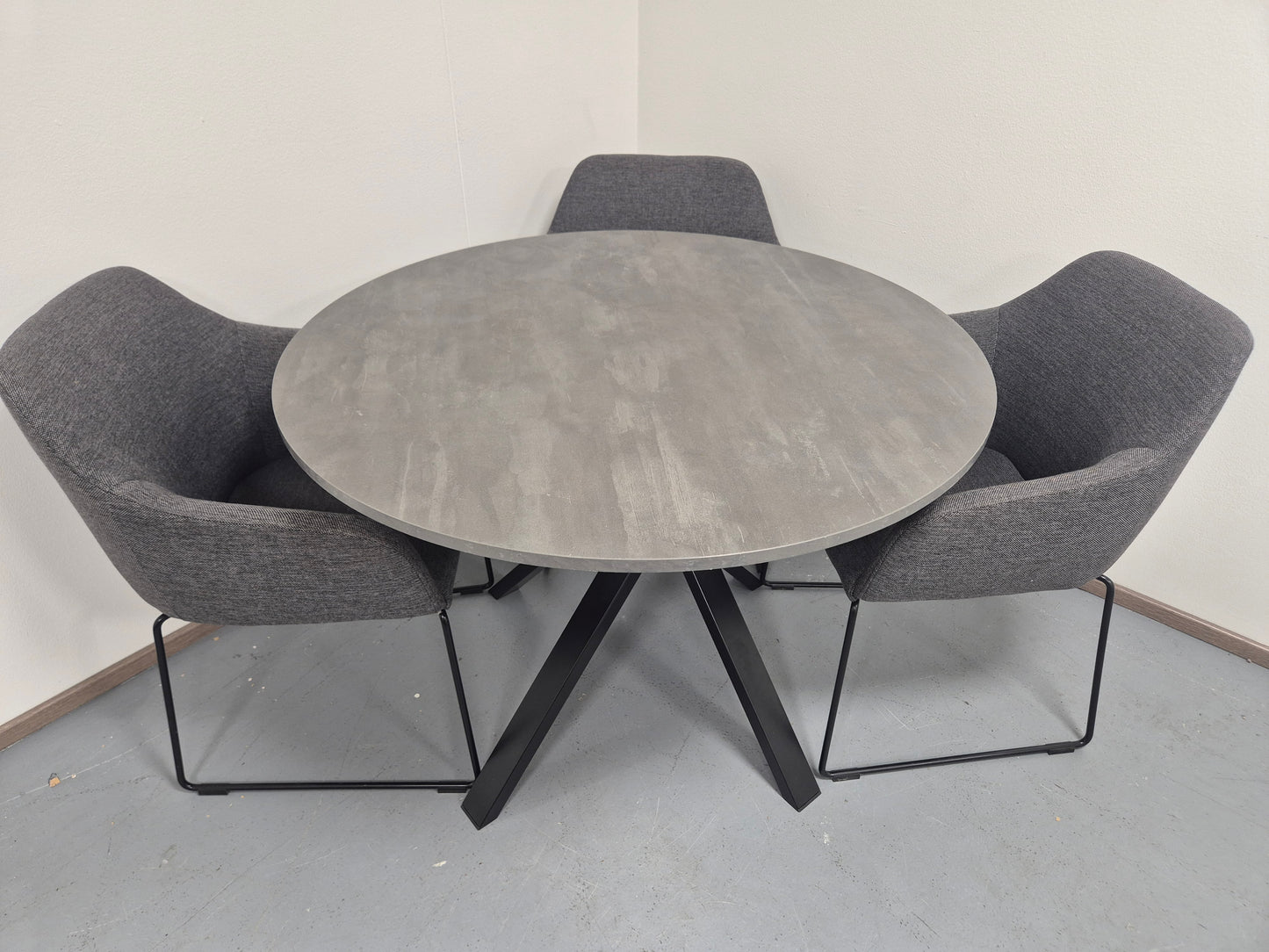 Ikea MARIEDAMM Pyöreä Ruokapöytä ja 4 Tuolia