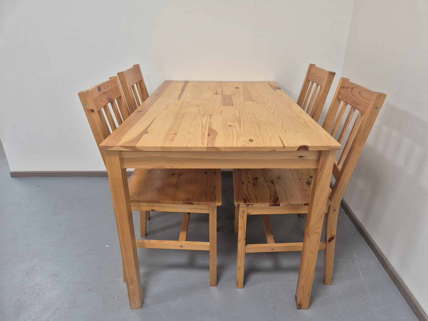 Ikea JokkMokk Ruokapöytä ja 4 Tuolia