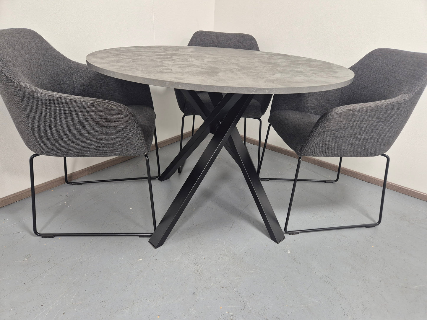 Ikea MARIEDAMM Pyöreä Ruokapöytä ja 4 Tuolia