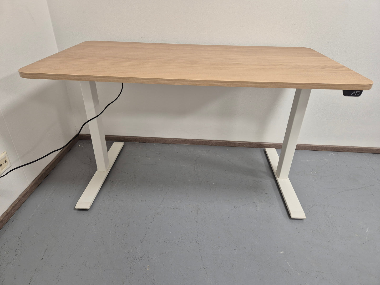 Ikea Bekant Sähköpöytä