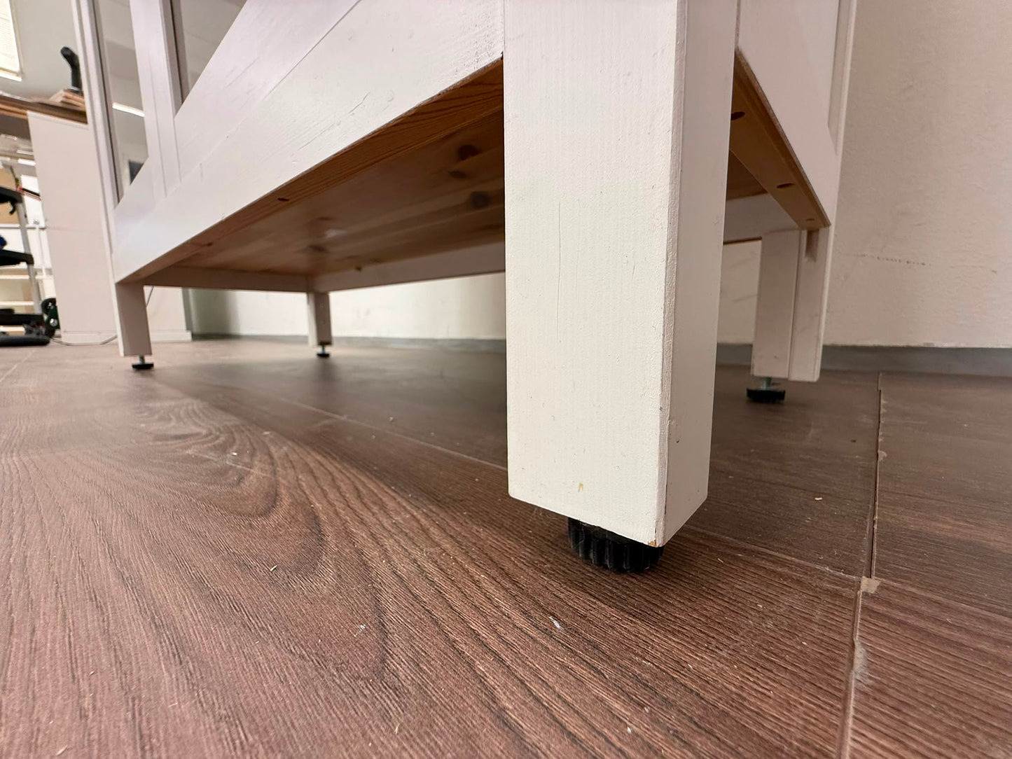 Ikea HEMNES Vitriinikaappi, 3 laatikkoa, valkoiseksi petsattu Kalustori