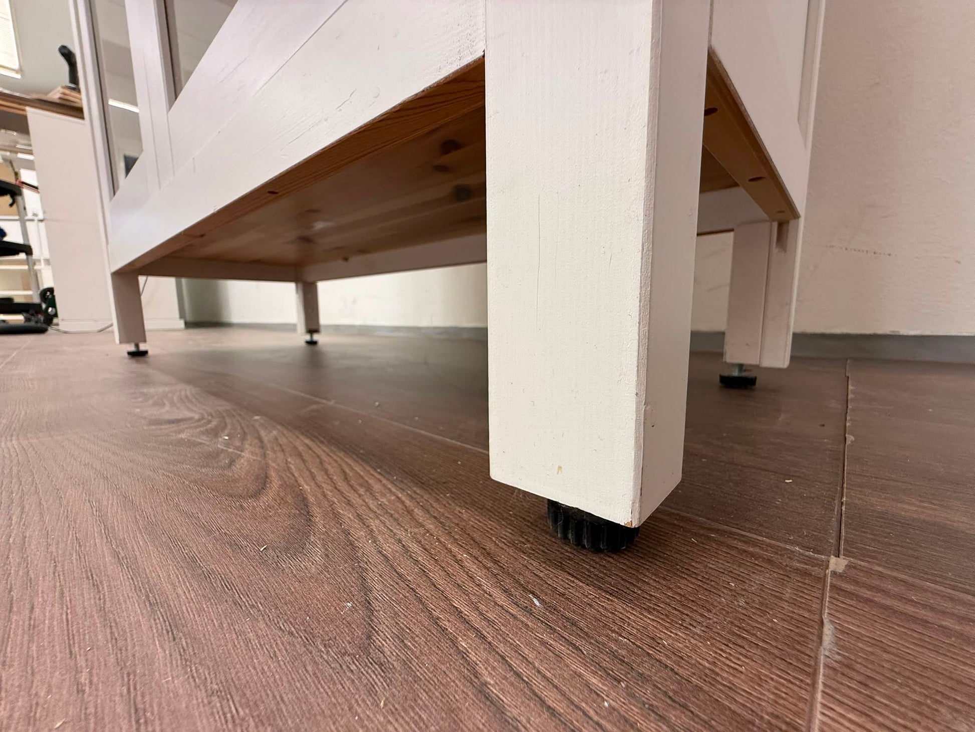 Ikea HEMNES Vitriinikaappi, 3 laatikkoa, valkoiseksi petsattu Kalustori