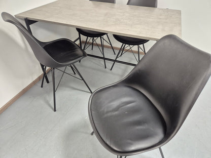 Jysk Ruokapöytä ja 4 Tuolia