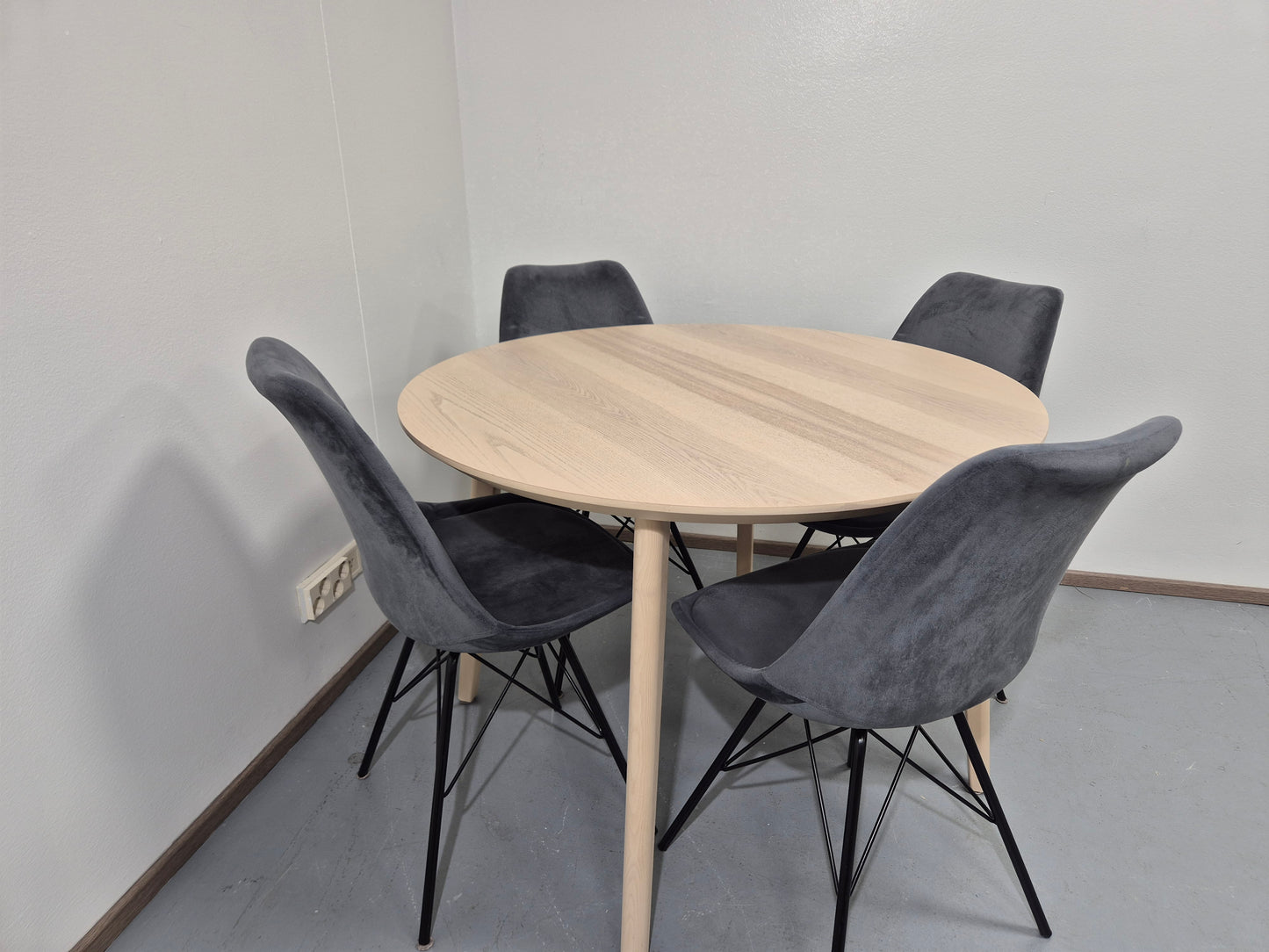 Ikea LISABO Ruokapöytä ja 4 tuolia