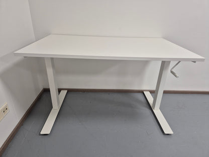 Ikea Skarsta säädettävä työpöytä