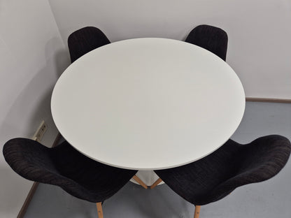 Ikea Docksta Ruokapöytä ja 4 Tuolia