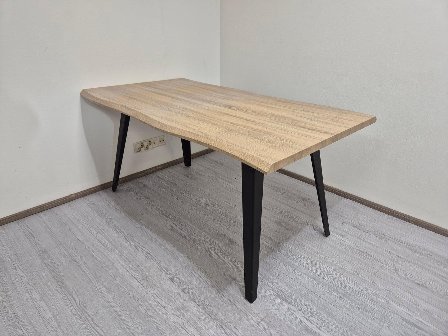 Ruokapöytä Kalustori