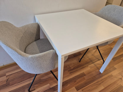 Ikea  Melltrop  Ruokapöytä  ja  2 Pyörivä  Tuolia