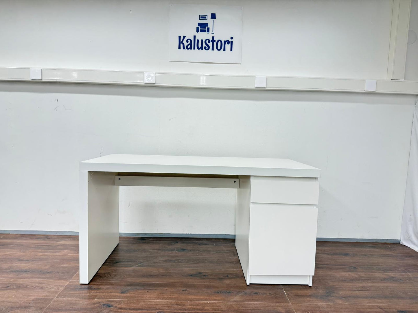 Ikea MALM Työpöytä, valkoinen, 140x65 cm Kalustori