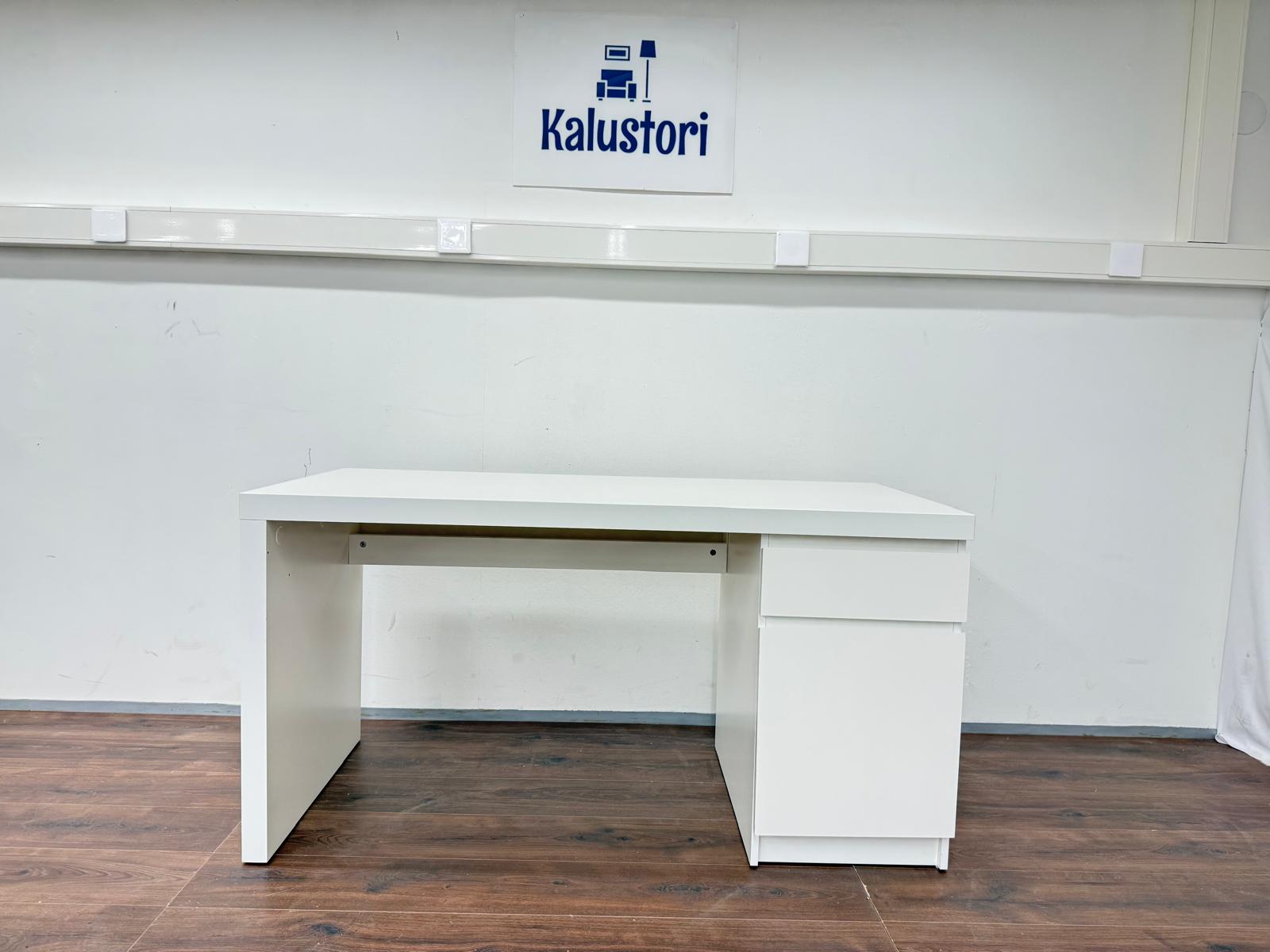 Ikea MALM Työpöytä, valkoinen, 140x65 cm Kalustori