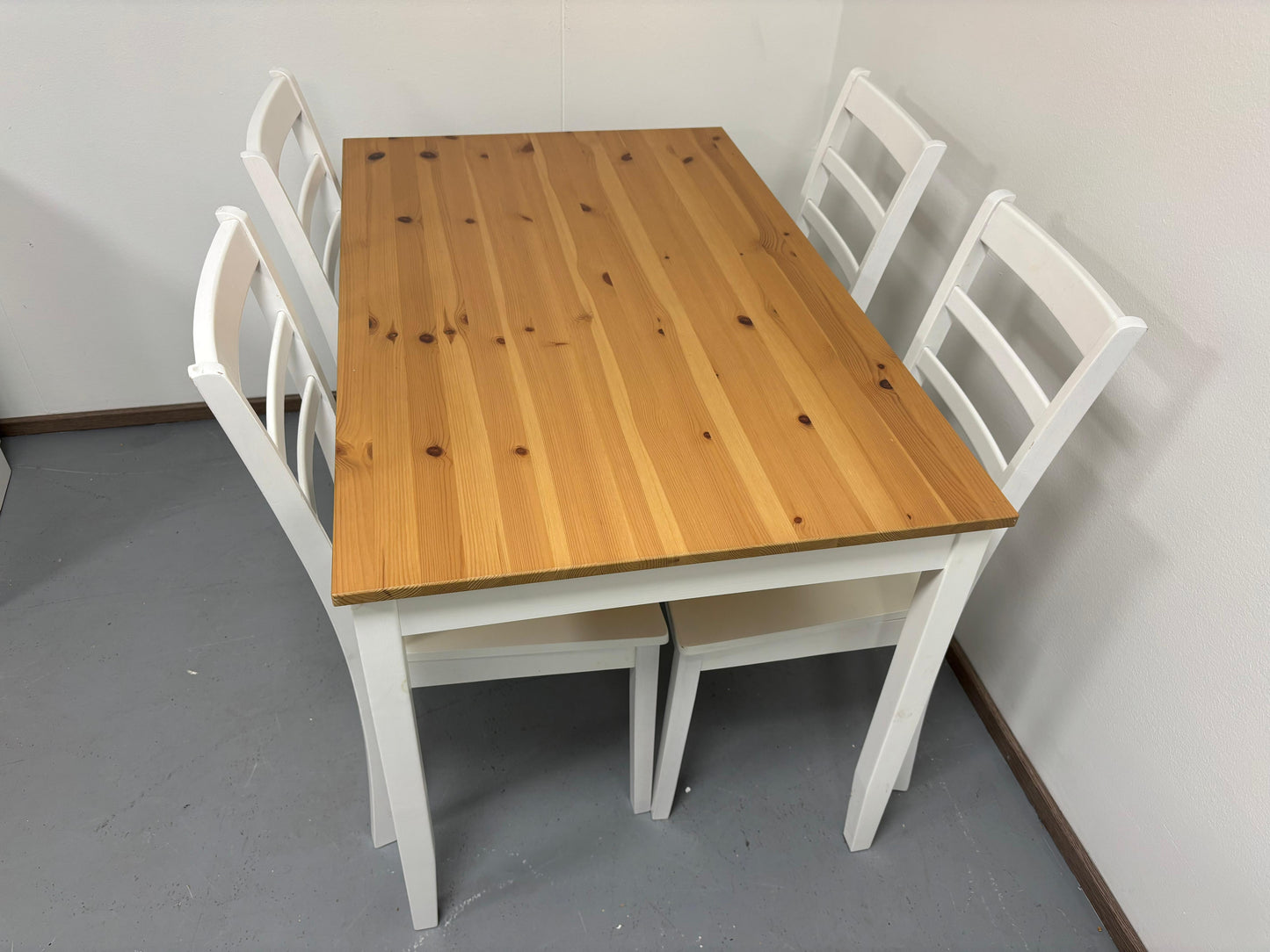 Ikea Lerhamn Ruokapöytä ja 4 Tuolia